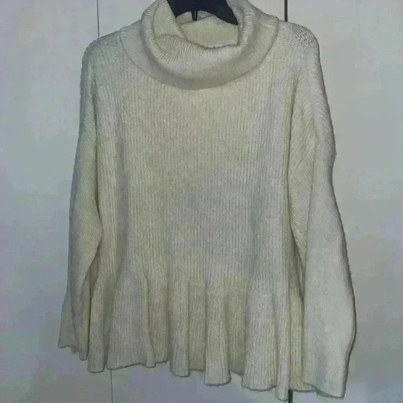 Ophelia Rose Sweaters - Cream turtleneck sweater